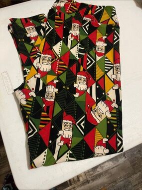 LuLaRoe Christmas Santa Geometric vibrant Print Leggings - Red/Green TC2